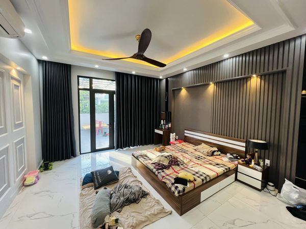 Nhà đẹp sân cổng khu phân lô Văn Cao giá hợp lí nhất tại thời điểm. Diện tích 90m2 x 4 tầng