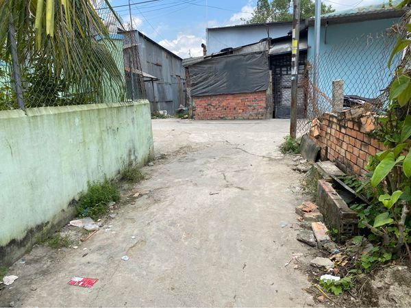 chính chủ Bán nhà 1 trệt 1 lầu đường cặp bê tông ly tâm gần chợ cái sao