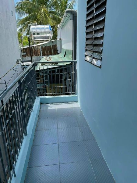 Nhà 1 trệt 1 lầu gỗ gần Lý Thái Tổ nối dài 50m, Mỹ Phước. Hẻm cặp rạch Cái Sơn