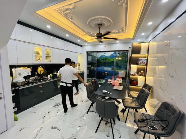 Nhà đẹp sân cổng khu phân lô Văn Cao giá hợp lí nhất tại thời điểm. Diện tích 90m2 x 4 tầng