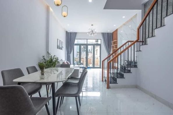 Nhà 3 Tầng 3 mê Kiệt Oto Núi Thành oto vào tận nơi vị trí trung tâm của Tp gần ngã 3 Trưng Nữ Vương