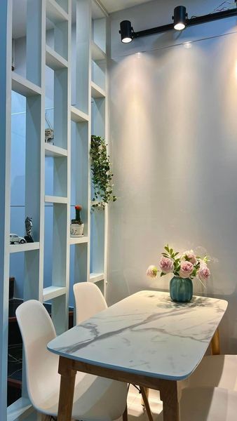 Chào bán ngôi nhà 2 tầng, đẹp, hiện đại nằm ngay đầu đường Ông Ích Khiêm.