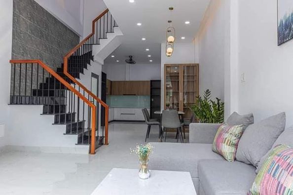 Nhà 3 Tầng 3 mê Kiệt Oto Núi Thành oto vào tận nơi vị trí trung tâm của Tp gần ngã 3 Trưng Nữ Vương