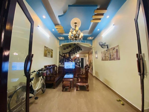 Bán nhà Miếu hai xã ☘️Diện tích: 60m2*3,5 tầng. 👙Công năng: 1pk-4ngủ-1thờ-1sân phơi. 📕SHCC