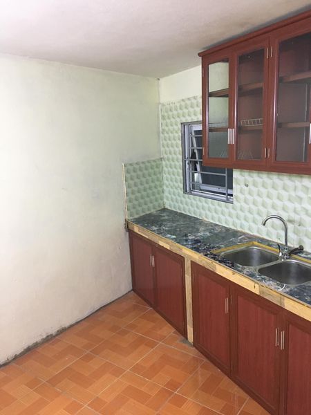 CHO THUÊ NHà C4 ô tô đỗ cách nhà 10m gần sân bóng Thẩm Gia Cao Xanh. Có 2pn, 1vs, pk rộng 5tr/th
