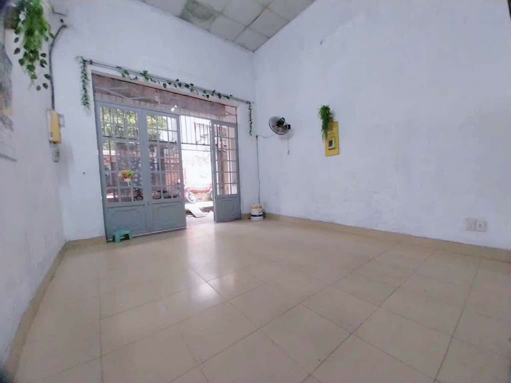 Bán nhà cấp 4 có lửng 56m2 ( 4*15 ) sát mt Hà Thị Khiêm Q12 , hẻm 3 gác - 3,8 tỷ 0932030061