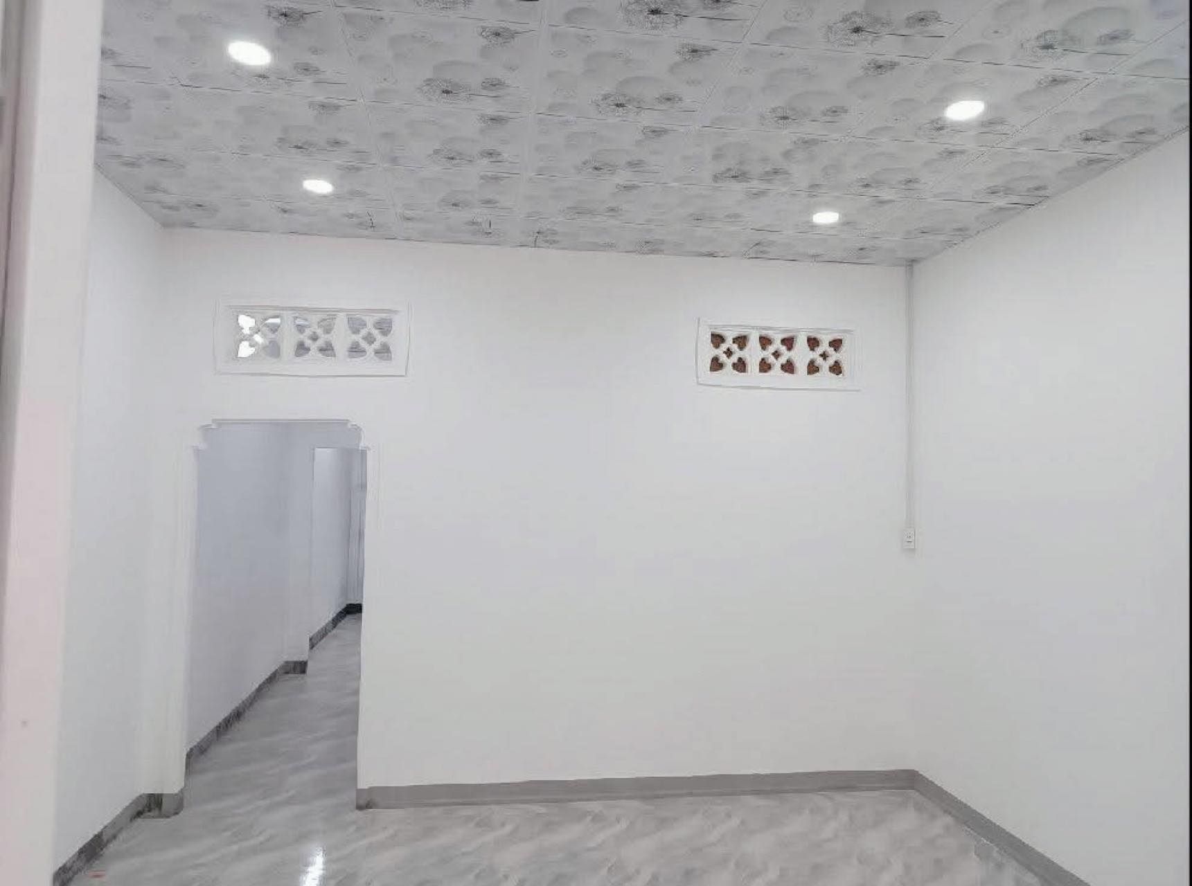 Nhà cấp 4 , 82m2 (4,5x18) sát mt Trương Thị Hoa Q12 , hẻm kiamoning , 4 tỷ nhỉnh 0932030061