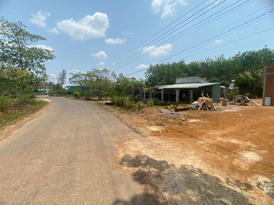 chính chủ bán nhanh lô đất 1000m2 ngang14 dân đông, điện nước đầy đủ, 299tr sổ sẵn