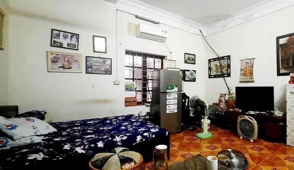BÁN NHÀ HBT DT đủ cho thiết kế 4,5 tầng, trẻ trung, toàn sinh viên Đường trước nhà thông thoáng