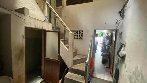 BÁN NHÀ HBT DT đủ cho thiết kế 4,5 tầng, trẻ trung, toàn sinh viên Đường trước nhà thông thoáng