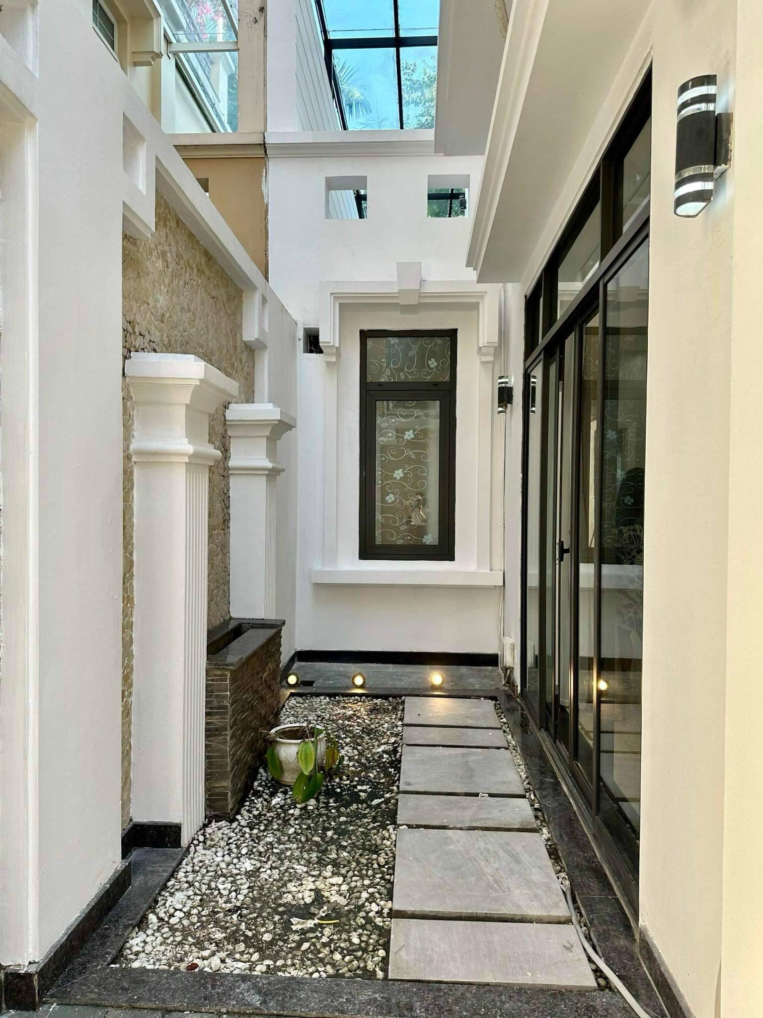 Cần cho thuê gấp Biệt thự Ciputra Xuân La Tây Hồ DT 180m Khu T7