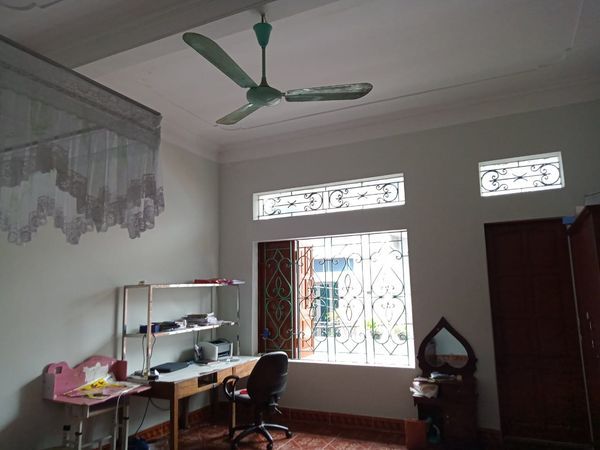 Chị gái gửi bán căn nhà 3 tầng có 6 phòng ngủ, phòng khách nhà vệ sinh nhà bếp