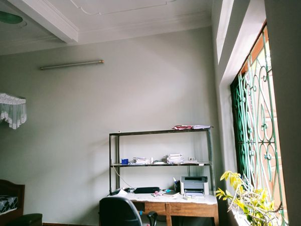Chị gái gửi bán căn nhà 3 tầng có 6 phòng ngủ, phòng khách nhà vệ sinh nhà bếp