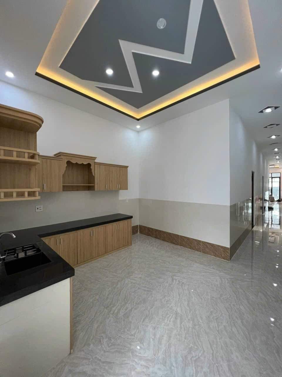 BÁN NHÀ CẤP 04 MỚI • Mới hoàn thiện, đường Mười Chức kdc Phường 05 tp Bạc Liêu.