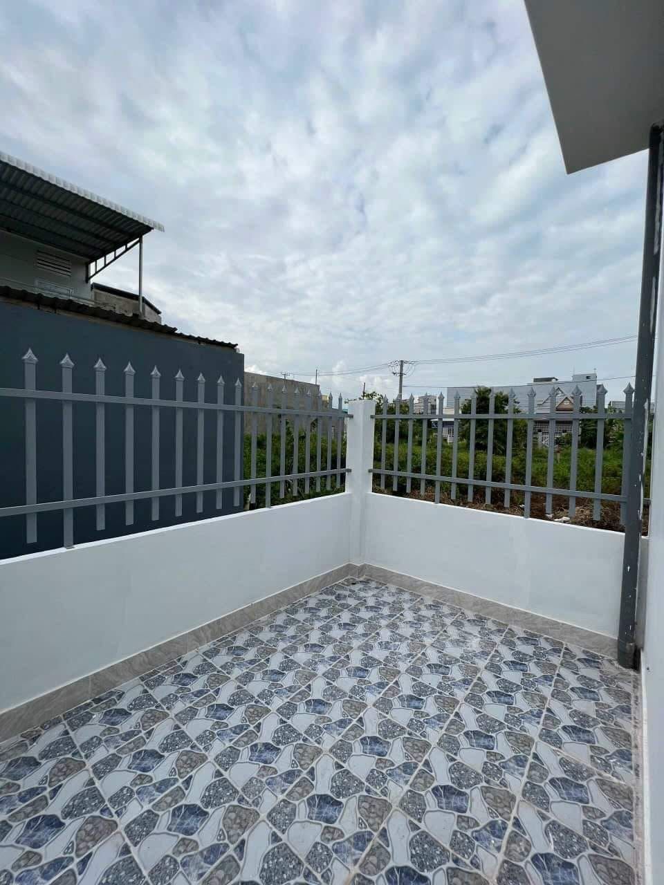 BÁN NHÀ CẤP 04 MỚI • Mới hoàn thiện, đường Mười Chức kdc Phường 05 tp Bạc Liêu.