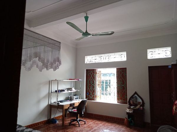 Chị gái gửi bán căn nhà 3 tầng có 6 phòng ngủ, phòng khách nhà vệ sinh nhà bếp