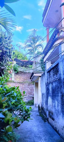 bán lô đất tặng nhà với DTich 128 m2 mặt tiền 11 m chia 2 khuôn vị trí rất thuận tiện