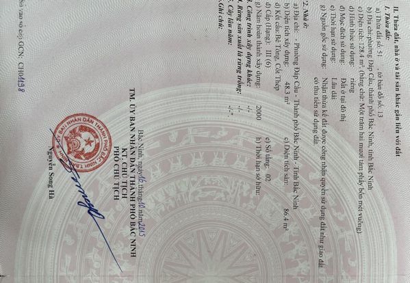 bán lô đất tặng nhà với DTich 128 m2 mặt tiền 11 m chia 2 khuôn vị trí rất thuận tiện