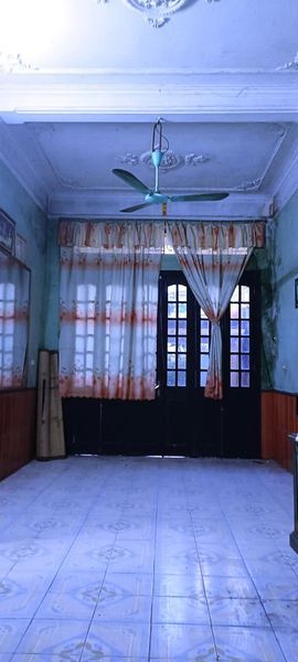 bán lô đất tặng nhà với DTich 128 m2 mặt tiền 11 m chia 2 khuôn vị trí rất thuận tiện