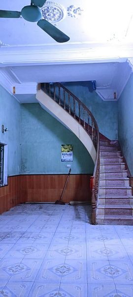 bán lô đất tặng nhà với DTich 128 m2 mặt tiền 11 m chia 2 khuôn vị trí rất thuận tiện