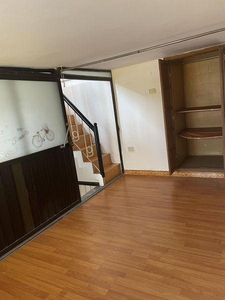 Chào mọi người bác mình có 1 nhà cho thuê. (Thuê cả nhà luôn) Số 4 Hòa Mã, Hai Bà Trưng, Hà Nôi.