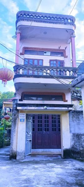 bán lô đất tặng nhà với DTich 128 m2 mặt tiền 11 m chia 2 khuôn vị trí rất thuận tiện