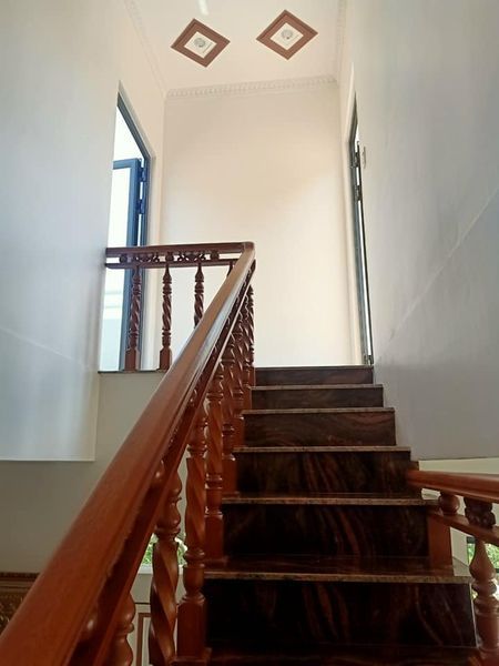 Bán nhà lầu mới xây 1 năm.giá rẻ. Thiết kế. hiện đại đẹp. (Đường thông) 5x43x60tc hướng Nam