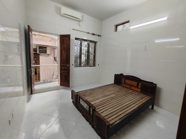 Cho thuê nhà hướng Tây-Nam, diện tích sàn 60m2, 3,5 tầng; MT 4,5m nhà số 6 ngõ 250/26,Phố KT TX