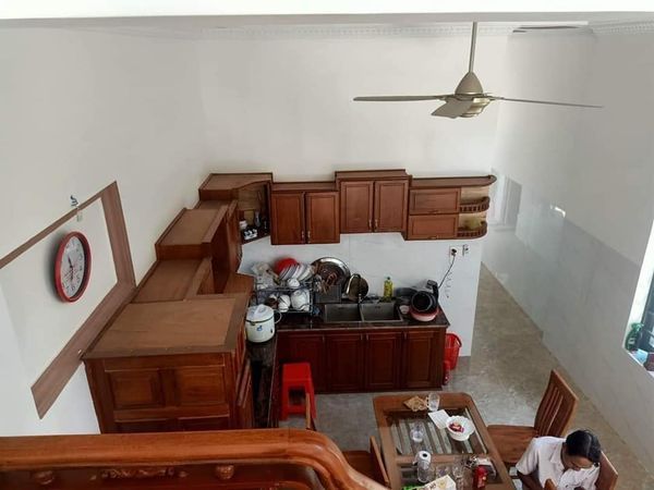 Bán nhà lầu mới xây 1 năm.giá rẻ. Thiết kế. hiện đại đẹp. (Đường thông) 5x43x60tc hướng Nam