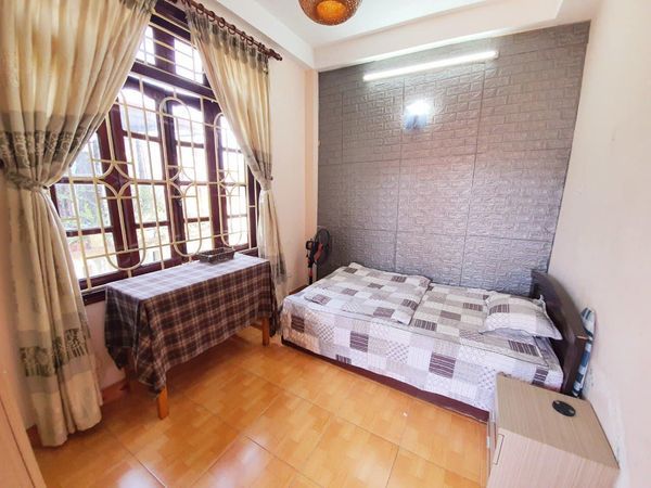 Cho thuê 01 phòng khu vực Trích sài, thông với Thuỵ Khuê, rất gần hồ Tây ( cách hồ 30 m)