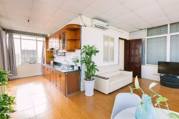 Cho thuê 01 phòng khu vực Trích sài, thông với Thuỵ Khuê, rất gần hồ Tây ( cách hồ 30 m)