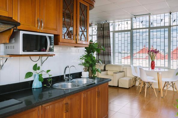 Cho thuê 01 phòng khu vực Trích sài, thông với Thuỵ Khuê, rất gần hồ Tây ( cách hồ 30 m)