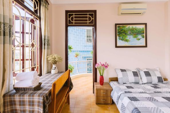 Cho thuê 01 phòng khu vực Trích sài, thông với Thuỵ Khuê, rất gần hồ Tây ( cách hồ 30 m)