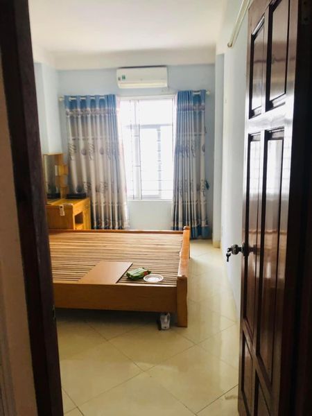 Cho thuê nhà riêng 4 tầng tại đường Cầu Giấy khu vực đông đúc nhiều trường đại học