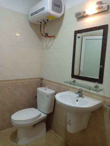 Cho thuê nhà riêng 4 tầng tại đường Cầu Giấy khu vực đông đúc nhiều trường đại học