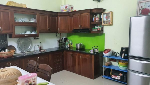 Cho thuê nhà riêng 4 tầng tại đường Cầu Giấy khu vực đông đúc nhiều trường đại học