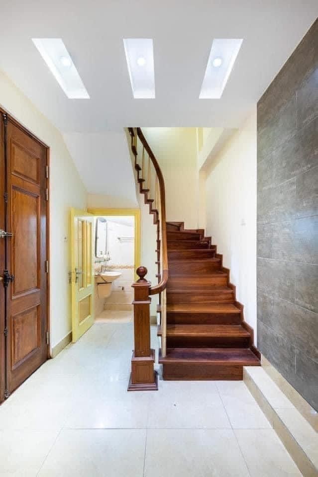 CỰC HIẾM NHÀ BÁN - GIỮA BÀ TRIỆU PHỐ HUẾ - 6 TẦNG SỪNG SỮNG - Ô TÔ ĐỖ CỔNG