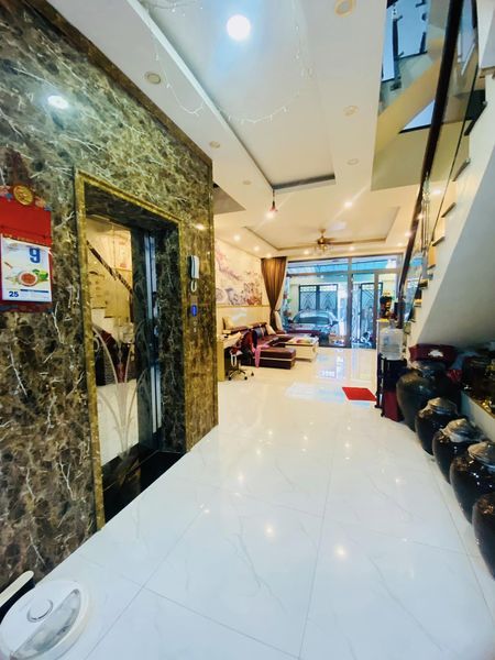 BÁN NHÀ MẶT TIỀN ĐƯỜNG - 4 TẦNG - 100m2 (5x20) - CÓ THANG MÁY