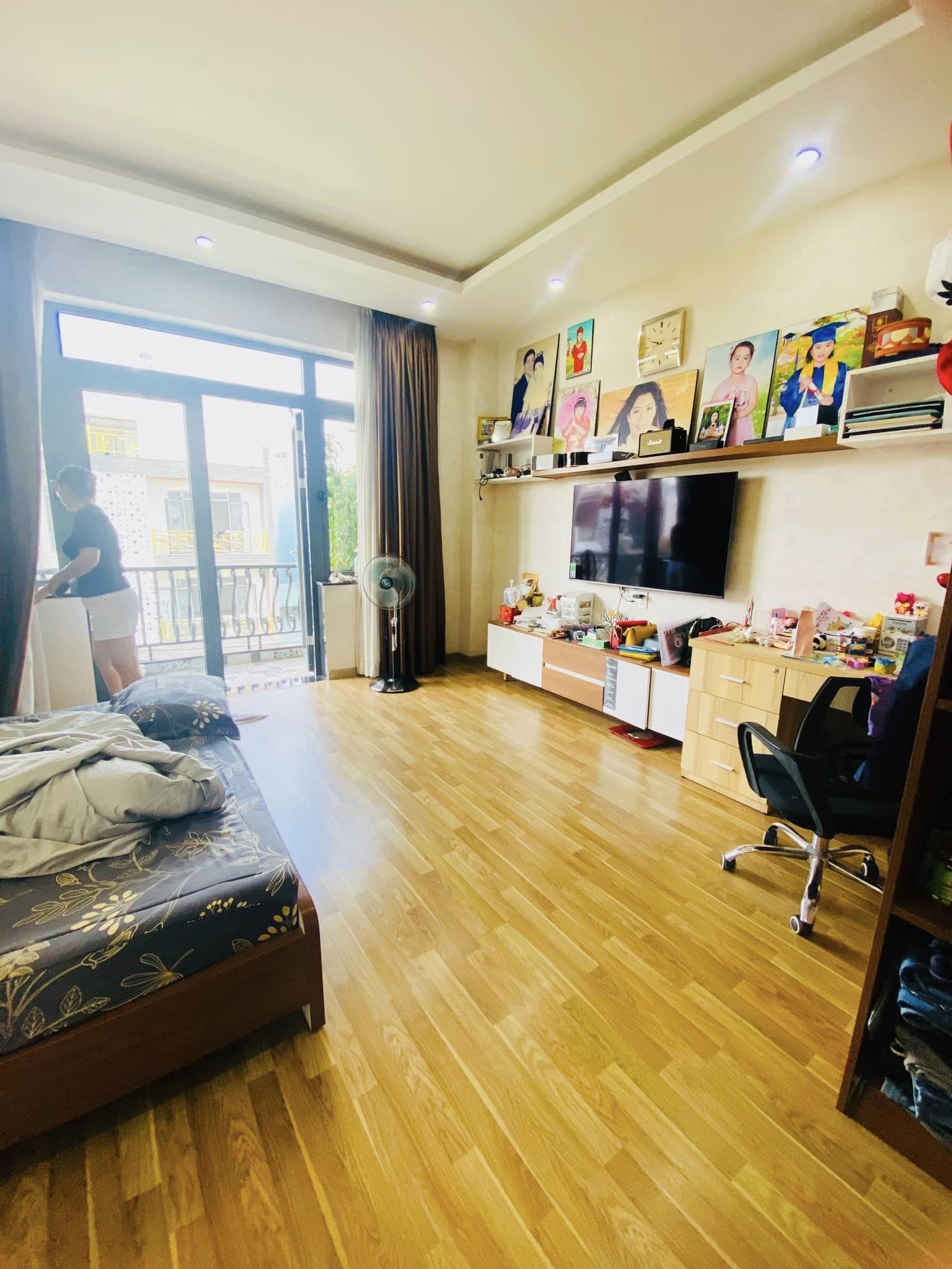 BÁN NHÀ MẶT TIỀN ĐƯỜNG - 4 TẦNG - 100m2 (5x20) - CÓ THANG MÁY