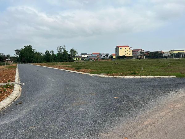 chào bán 2 lô đất đấu giá đường tránh tp đồng hới , thôn mụ rượng . Lương ninh