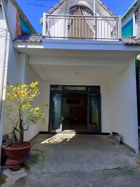Cho thuê nhà nguyên căn mới xây, đường Nguyễn Trung Trực Đà Lạt 140 m2 hẻm xe hơi vào được.