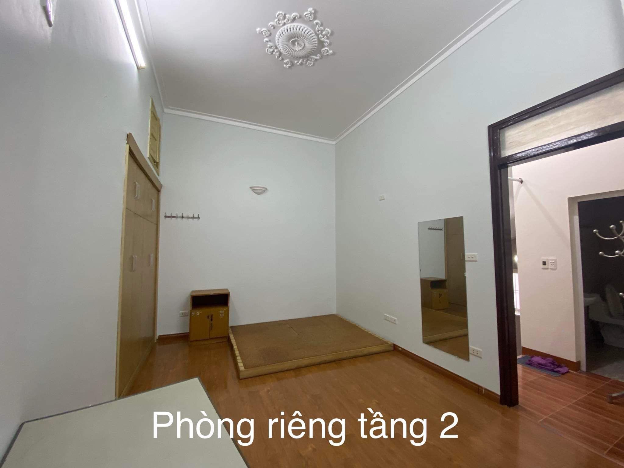 Cho thuê nhà nguyên căn Hoàng Văn Thái , Thanh Xuân. Diện tích 40m 4 tầng 11tr tổng 3 phòng ngủ