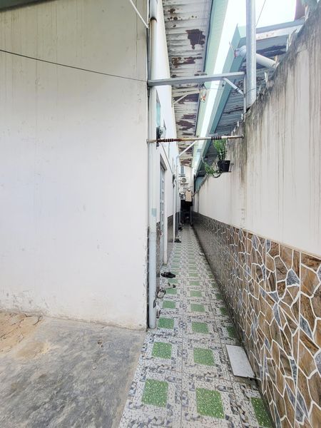 Bán nhà Diện tích: 110m2 (5m x 22m) 1 trệt 1 gác lửng, gồm 5 phòng trọ tại Thủ Đức