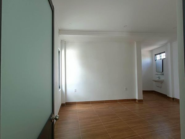 CHỦ NGỘP HẠ GIÁ 200TR CẦN BÁN GẤP TRƯỚC TẾT NHÀ 1 TRỆT 1 LẦU NGAY TRUNG TÂM TP PHAN THIẾT