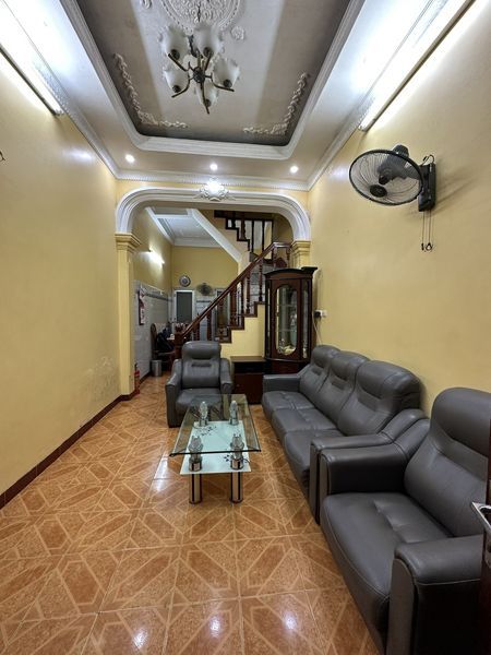 cho thuê nhà nguyên căn tại 318 La Thành Đống đa
