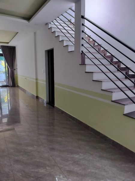Cho thuê nhà nguyên căn mới xây, đường Nguyễn Trung Trực Đà Lạt 140 m2 hẻm xe hơi vào được.