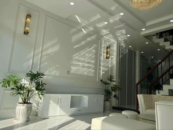 Bán nhà mới 1 trệt 1 lầu đường số 11 Khu Bắc Hà Hoàng Hổ phường Mỹ Hòa. Sau lưng UBNN TP Long Xuyên