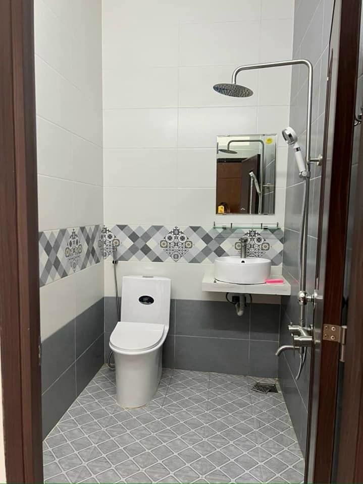 Bán nhà mới 1 trệt 1 lầu đường số 11 Khu Bắc Hà Hoàng Hổ phường Mỹ Hòa. Sau lưng UBNN TP Long Xuyên
