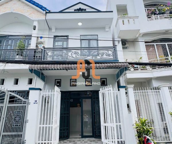Bán gấp nhà kết cấu bê tông cốt thép, khu dân cư an ninh, lộ ô tô, gần chợ gần TTTP Long Xuyên.