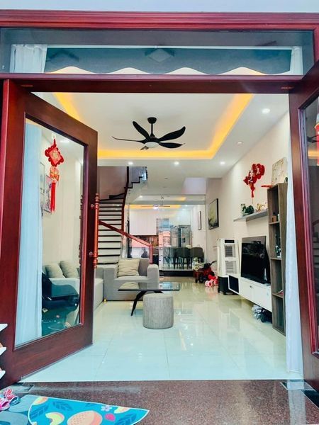 Chủ chuyển ra nhà mặt phố bán căn nhà 4 tầng đường oto đi thoải mái đỗ tận cửa khu 1 Đại Phúc - BN